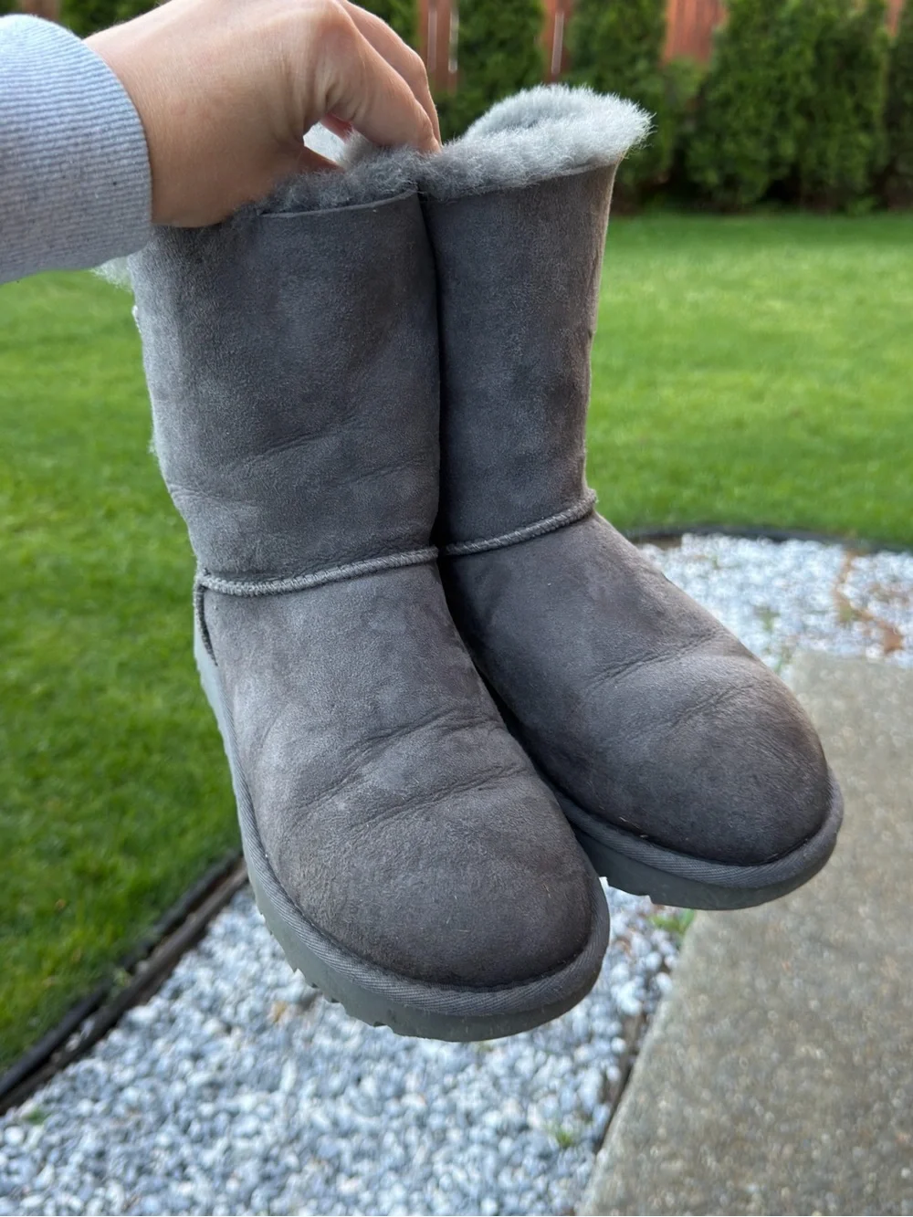 UGG Bailey Back Bows Suede Boots Sheepskin Lined Gray Size 6 Women's